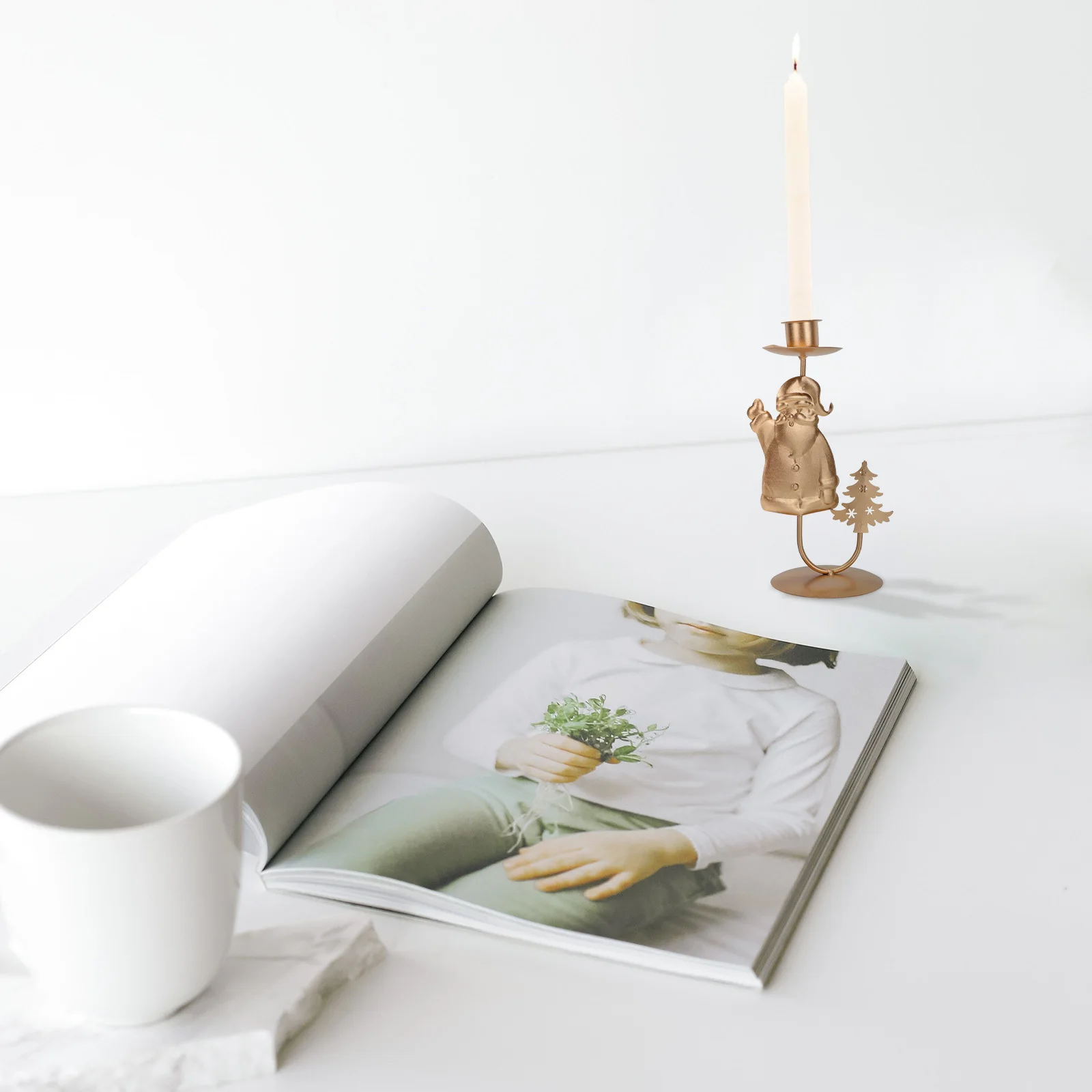 

2Pcs Iron Candleholder Elegant Vintage Stand for Christmas Decorations Home Fireplace Mantel Decoration Xmas Base