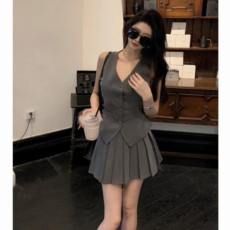 Temperament and Fashion Suit Vest 2024 Women's Summer Haute Couture Sleeveless Vest Top Pleated Short Skirt Two-piece Set