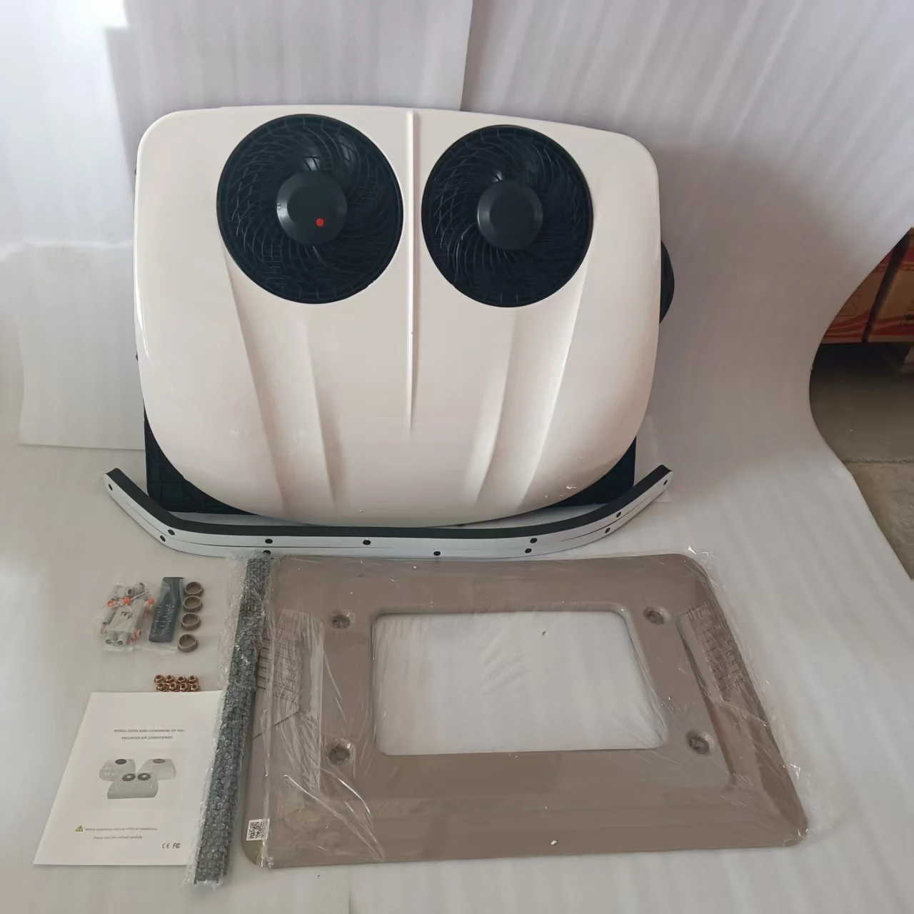 Hoge kwaliteit 12V RV Truck Caravan Dak Airconditioner Inverter Auto Parkeereenheid