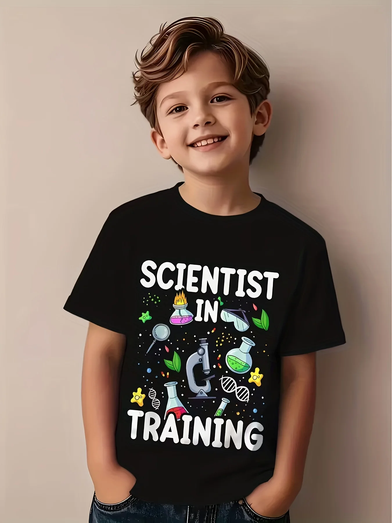 

Футболка с коротким рукавом для мальчиков на научную тематику с забавным принтом «Научный тренинг», изображением химического стаканчика и пробирки.
