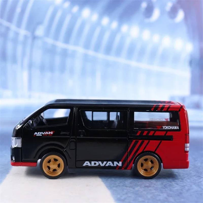 1:32 Toyota HIACE Van Passenger car Simulation Diecast Metal Alloy Model car Sound Light Pull Back Collection Kids Toy Gift F528