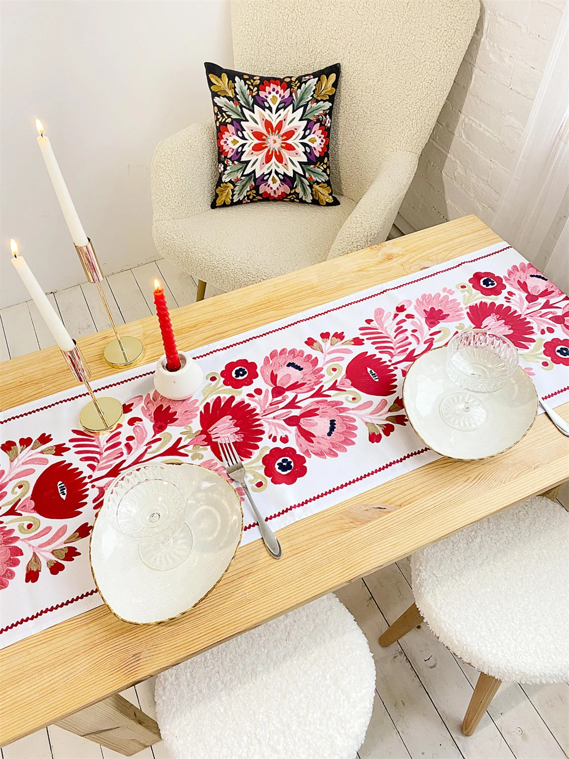 Blumen-Tischläufer Rot-Rosa, Farbenfrohe Festtags-Tischdekoration, Skandinavische Volkskunst-Tischdecke, Boho Botanischer Tischläufer für Esszimmer