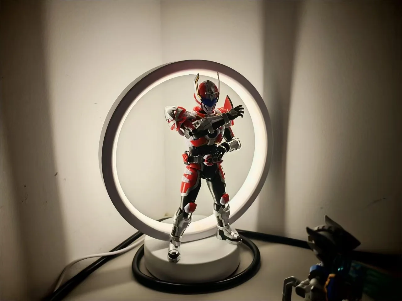 Simple ring-shaped lamp, nightlight model, and supplementary lighting decoration lamp