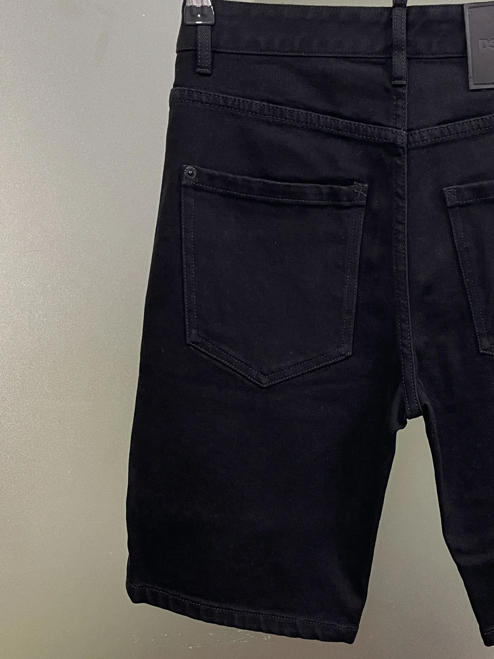 2024 Spring/Summer New denim shorts for men, D2 jeans, trendy men, washed, worn, patched, painted, slim fit
