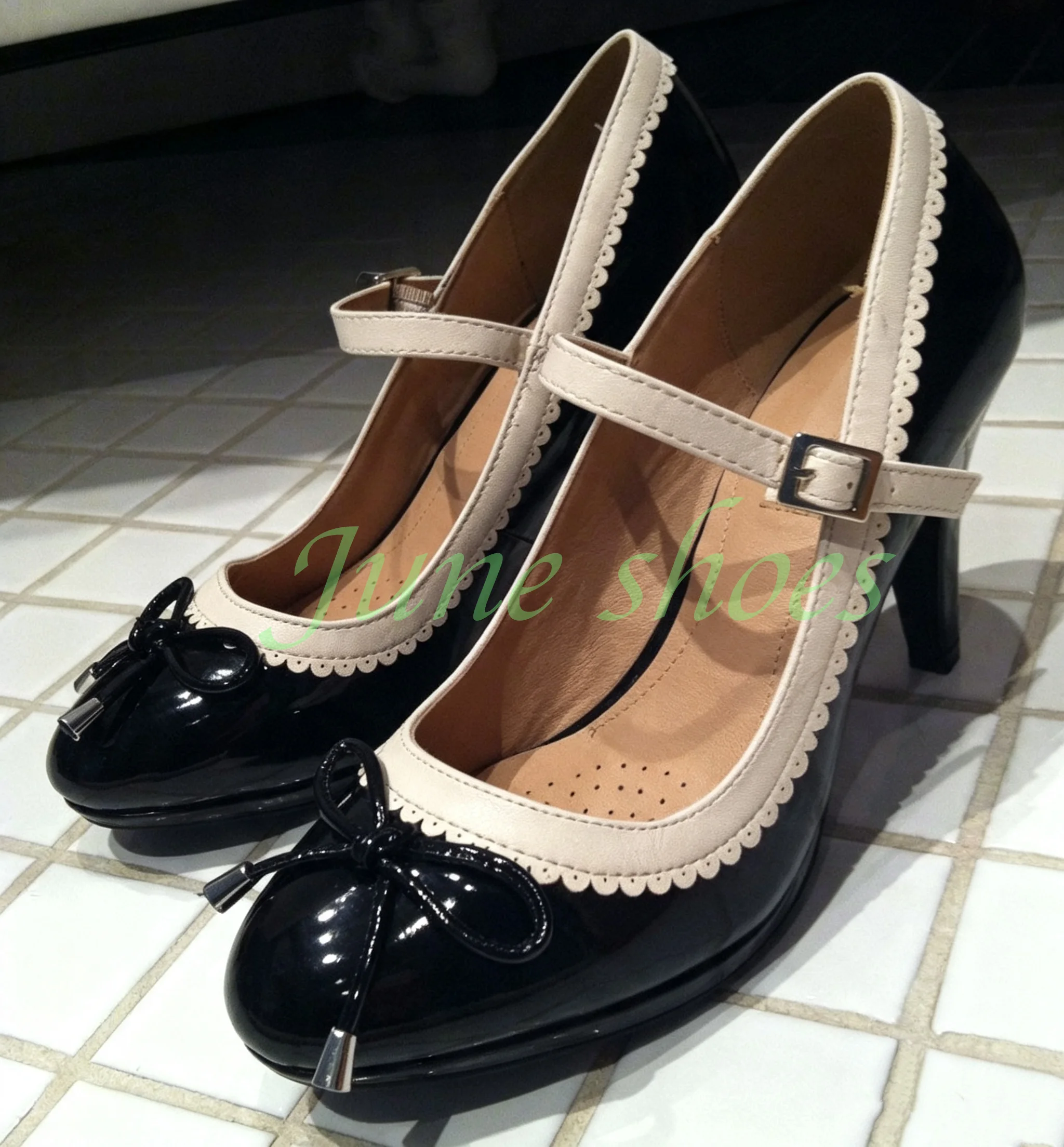 Black Patent Leather Mary Jane Pumps White Scalloped Trim Bow Decor Buckle Strap Stiletto Heel Sweet Dating Women Dress Shoes