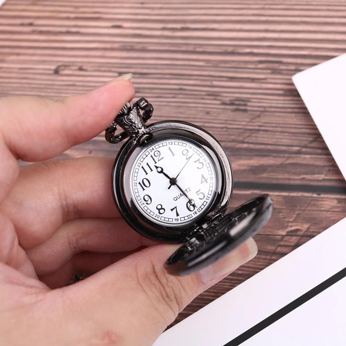 خمر ساعة الجيب السوداء قلادة قلادة الرجعية التصميم الإبداعي العمل Timekeeper هدية أنيقة للرجال والنساء