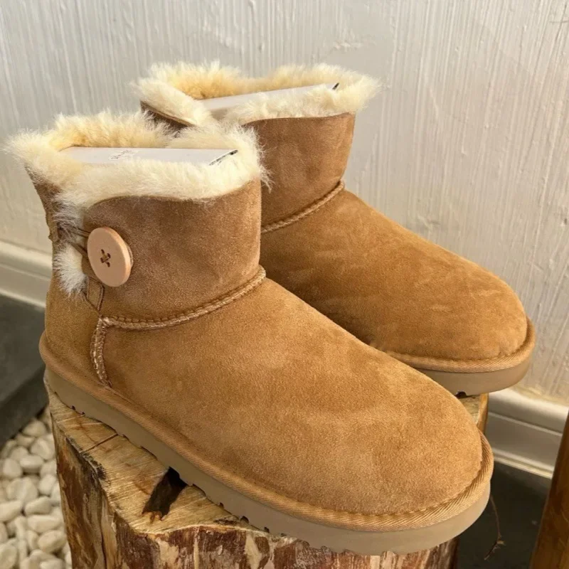 Women's Fur-Lined Short Shaft Snow Boots - Sheepskin Integrated Leather and Fur Snow Boots Women's Large Size