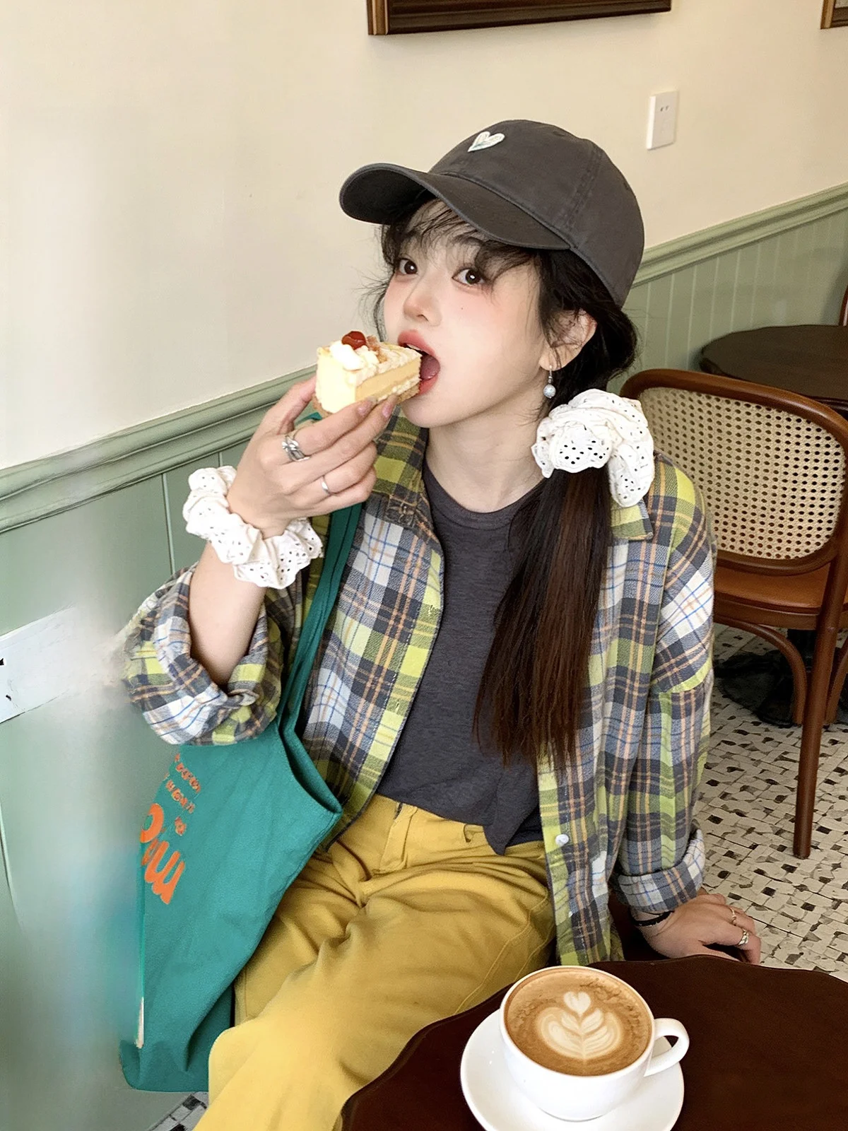 

Iuui·le 2026 Весенняя новинка: Женская повседневная свободная блузка с длинным рукавом из хлопка и полиэстера в винтажную клетку для многослойных образов