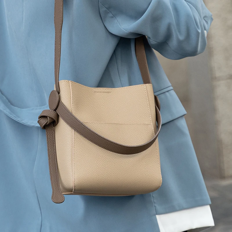 

Women's Wide Strap Message Handbag Ladies Cow Genuine Leather Soft Bucket Bags Female Large Capacity Luxury Tote Shoulder Bag