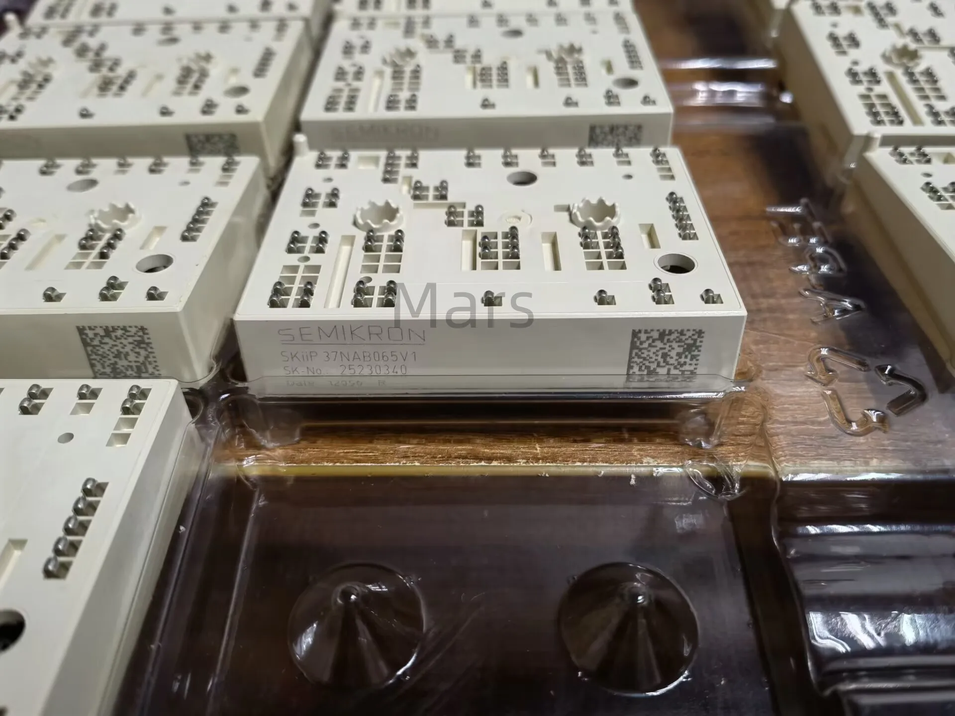 

IGBT Teknik SKIIP37NAB065V1 komponen & Aksesori