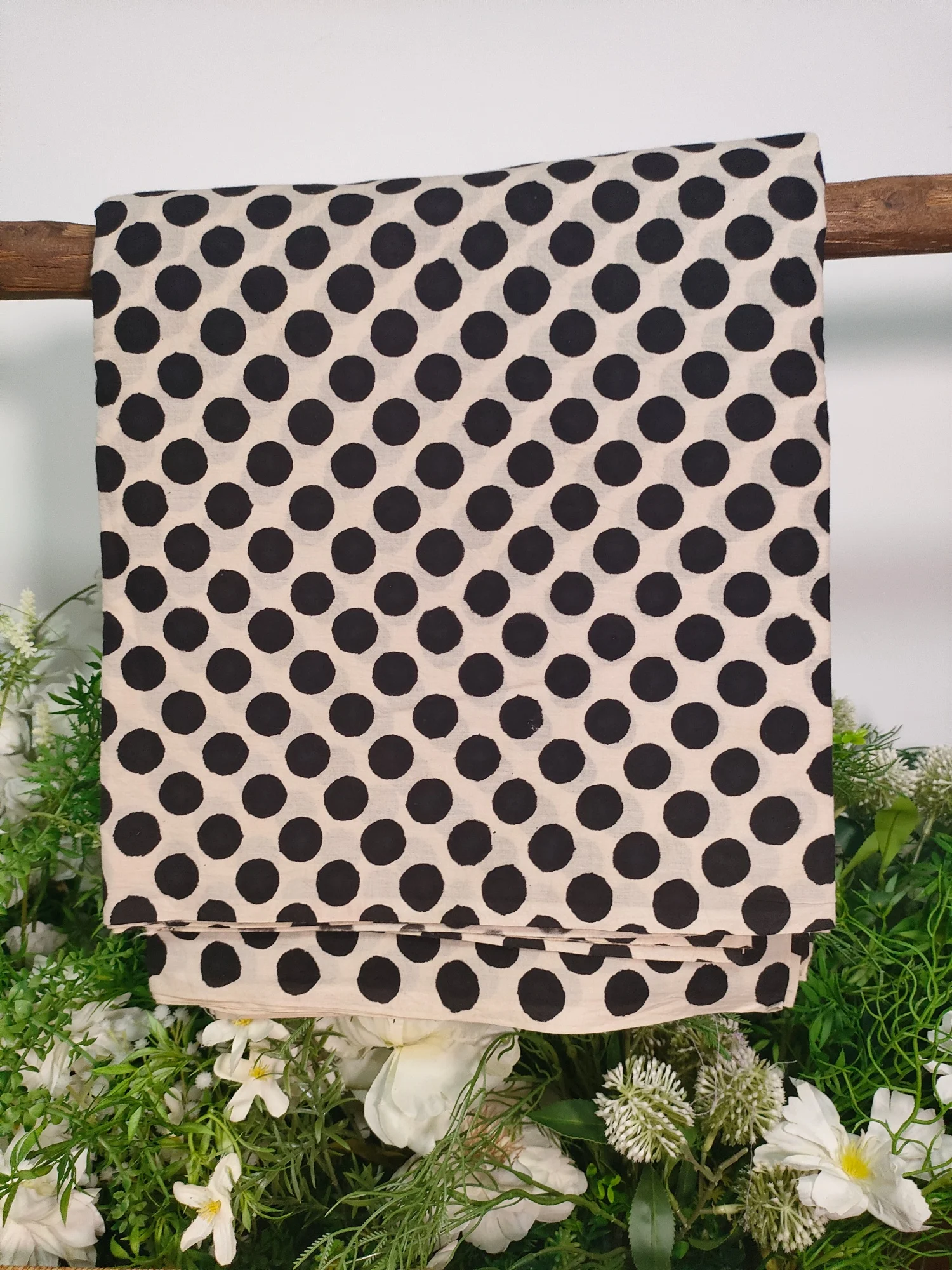 

Summer Polka Dot Sustainable India hand block print Pure Cotton Fabric For Blouses Dresses Sofas Upholstery Fabrics