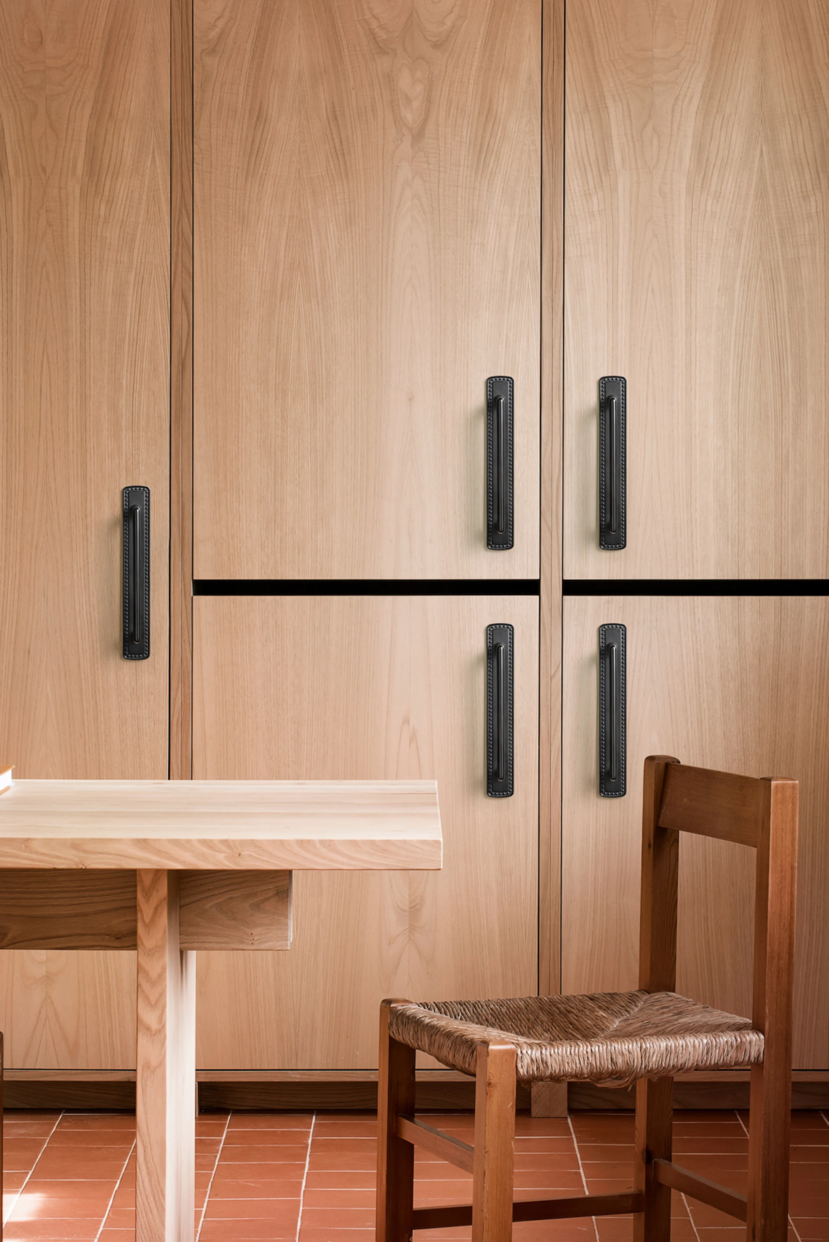 マットブラックのキャビネットプル（バックプレート付き）、2個 - Furniture Hardware With Backplate のレビューと価格