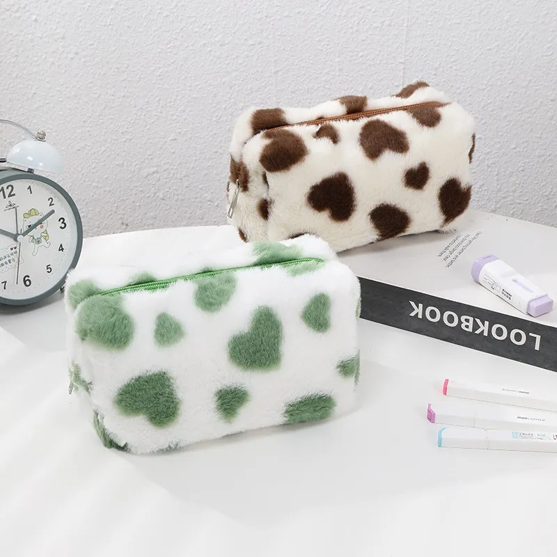 Косметичка большой емкости, простая плюшевая сумка для стирки Love, женская сумка для помады, кистей для макияжа, портативная сумка для хранения туалетных принадлежностей