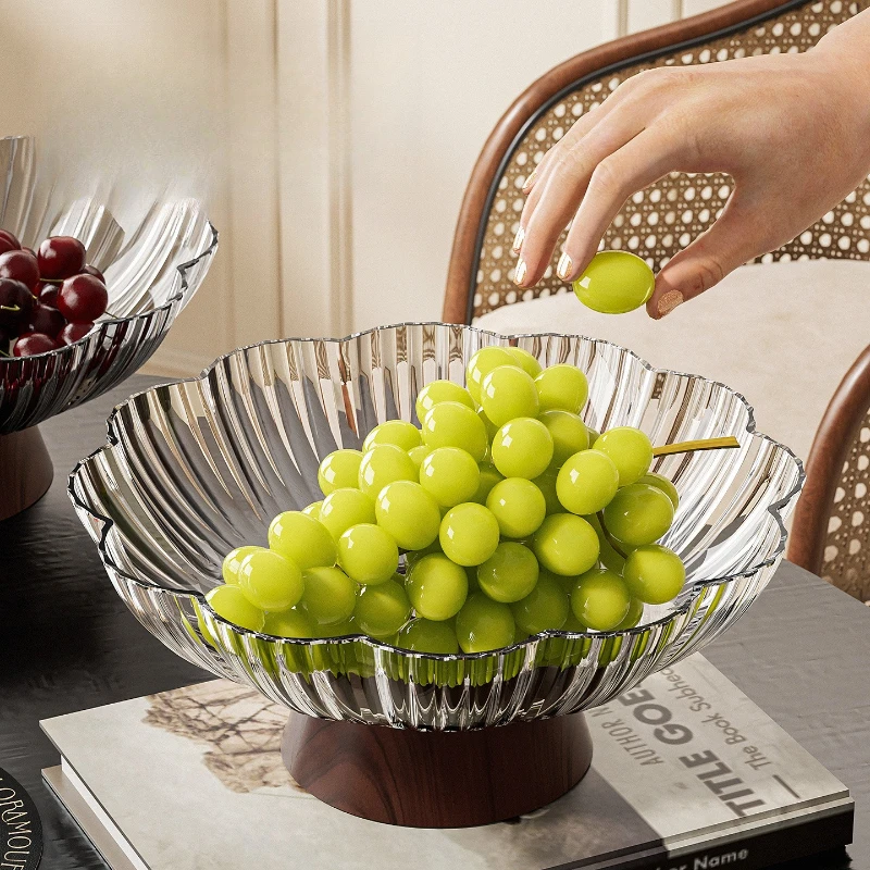 A Light Luxury Style High-legged Flower-shaped Fruit Plate, A Home Cake and Dessert Plate