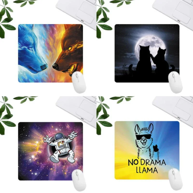 

Wolf Patterned Mouse Pad Anime Computer PC Accessories Game Mats Desk Accessory Gaming Laptop Non-slip Portable Mousepad 21x26cm