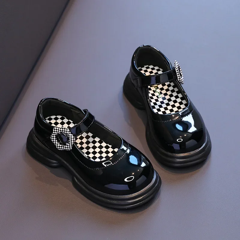 Girls' Princess Shoes 2024 New Children's Versatile Leather Shoes with Checkerboard Flower Buckle Girls' Sweet Performance Shoes