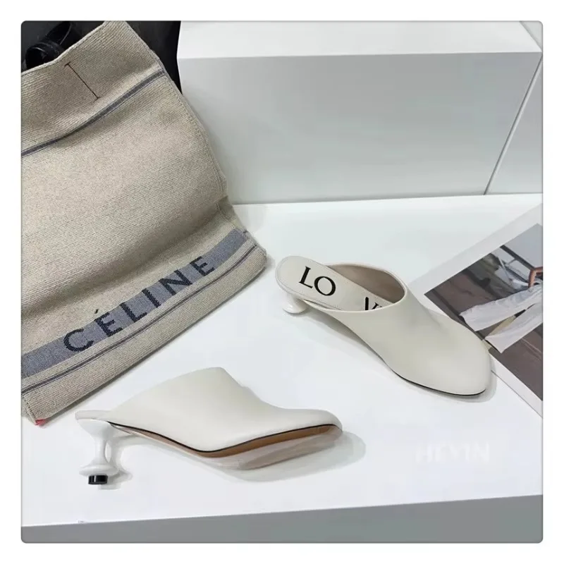 2025 nuove pantofole da donna a testa quadrata Baotou elegante trama pendolarismo tempo libero semplici classici tacchi alti in vetro taglia 35-42