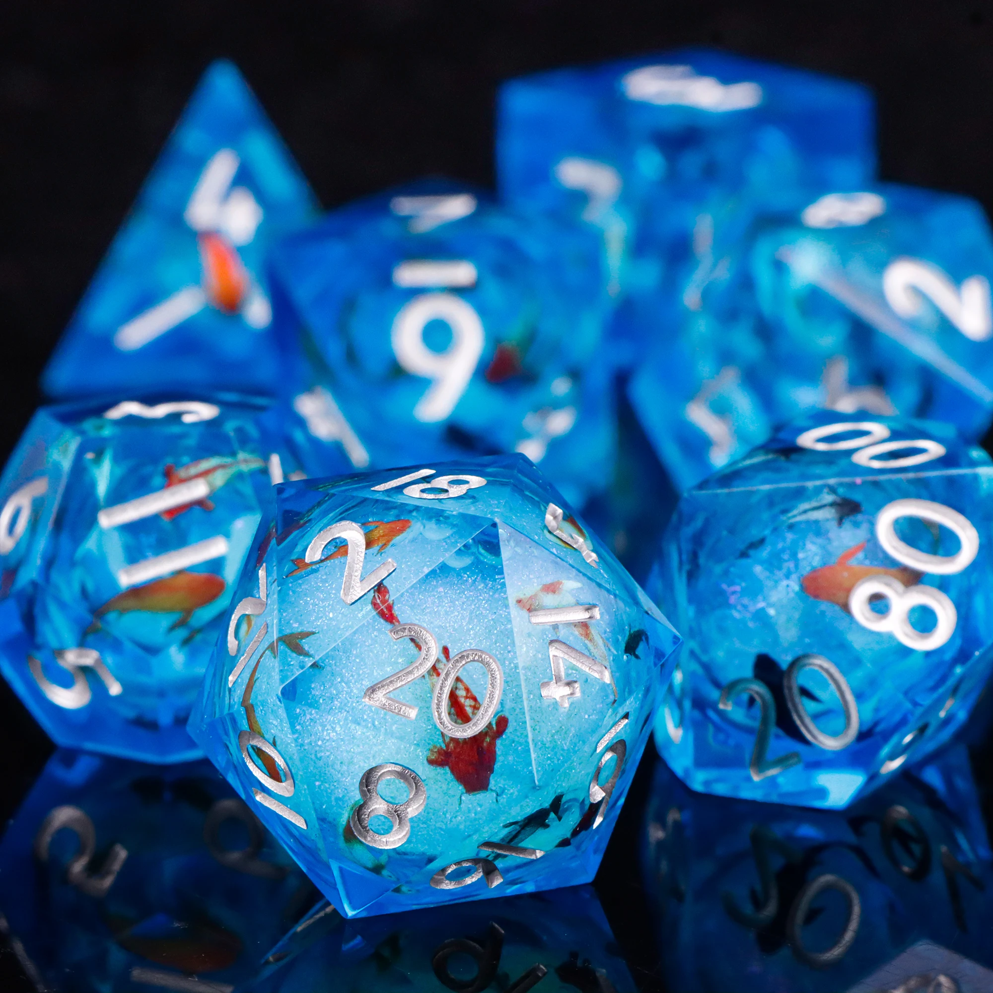 

DND Dice Set 7pcs Quicksand Liquid Core Sharp Edge Handmade D&D Dice Set for Dungeons and Dragons RPG MTG Role Playing Game