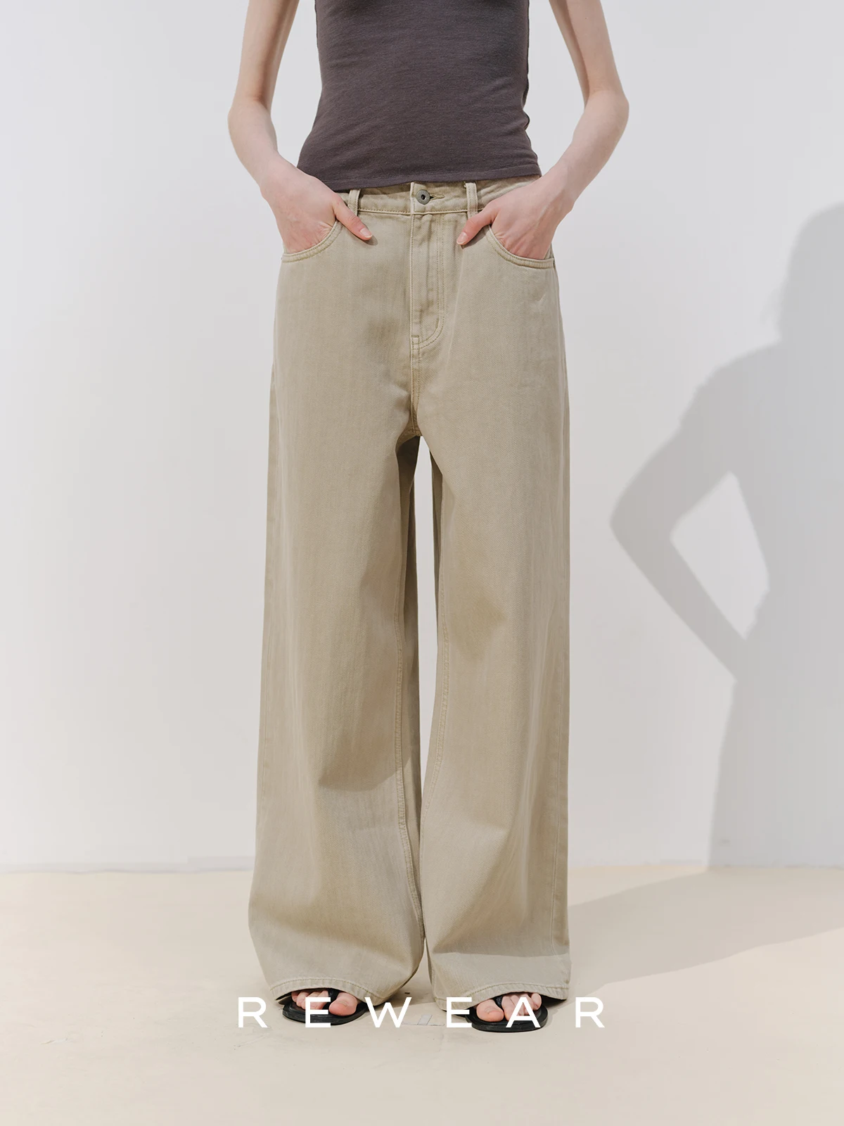 

Современные классические женские джинсы REWEAR из высококачественного хлопка с эффектом потертости, прямого кроя, с натуральной талией и застежкой на пуговицах