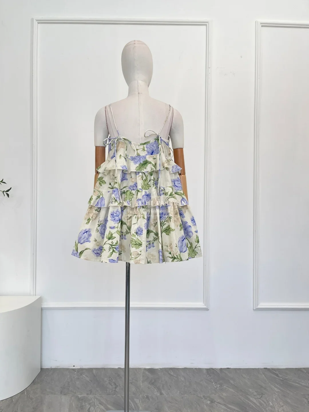 High Quality Beige Floral Print Sleeveless Ruffles Frilled Mini Dress for Holiday