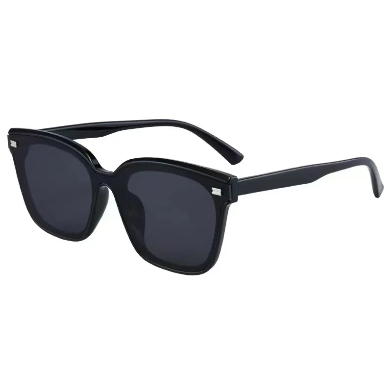 

Square Shape Sunglasses Women Fashion Rivets Decoration Sun Glasses Man Driving Travelling Sun Glass Women