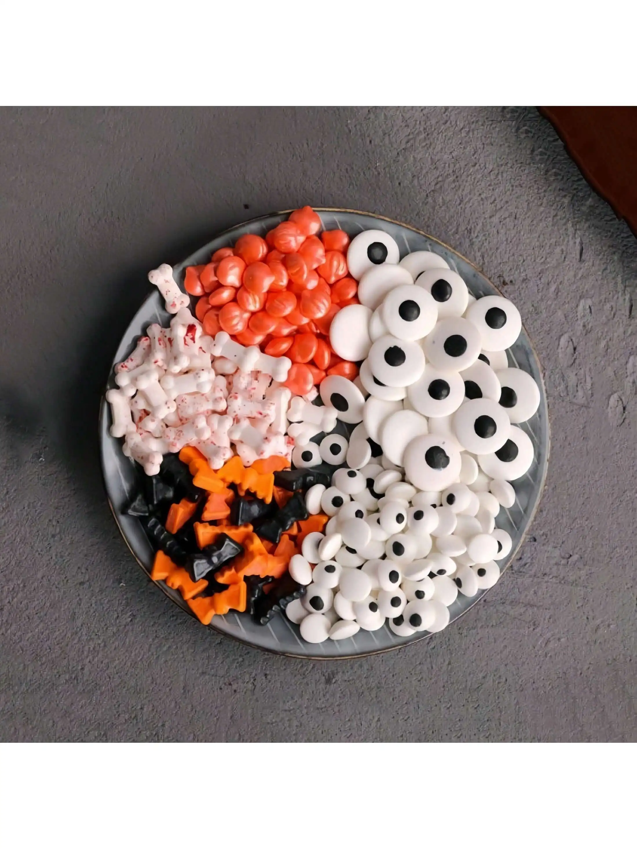 85g Gemischte Halloween-Zuckerstreusel in Form von Bonbons, Augäpfeln, Knochen, Kürbissen und Fledermäusen für Kuchen, Cupcakes, Schokolade und Backdekorationen – Detail 2