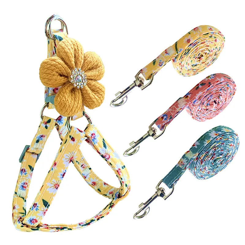 

New Pet Chest Strap Decorated with Diamond and Flower Fabric Material Adjustable Traction Rope Dog Outdoor Supplies Accessories