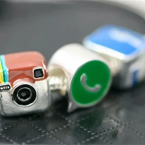 سحر الفضة الإسترليني عيار 925 للنساء ، الكاميرا ، الهاتف ، سماعة الرأس ، التلفزيون ، الكمبيوتر ، القلادة ، حبة الجميلة ، يناسب سوار باندورا الأصلي ، مجوهرات DIY ، جديد أعلى 8 مبيعات قلادة تجسس - رقم 7