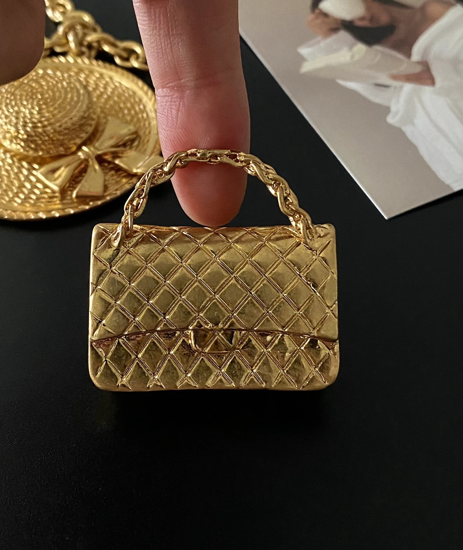 Corrente de cobre banhada a ouro, Design clássico