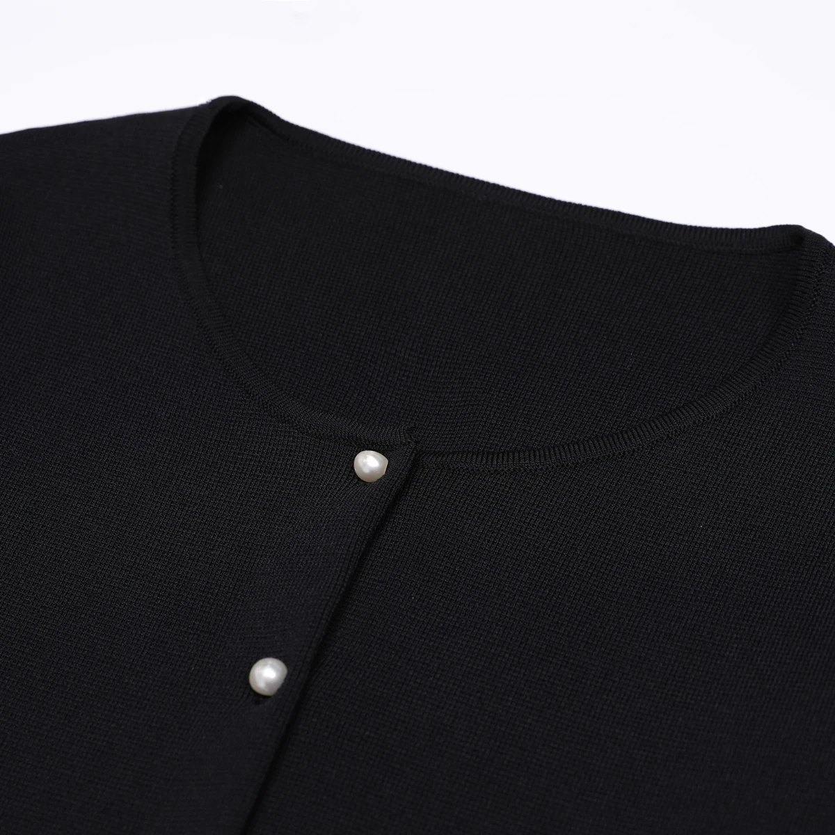 High Quality Summer And Autumn New Fashion Pearl Rivet Socialite Women's Long Sleeved Round Neck Knitted Top Cardigan Set