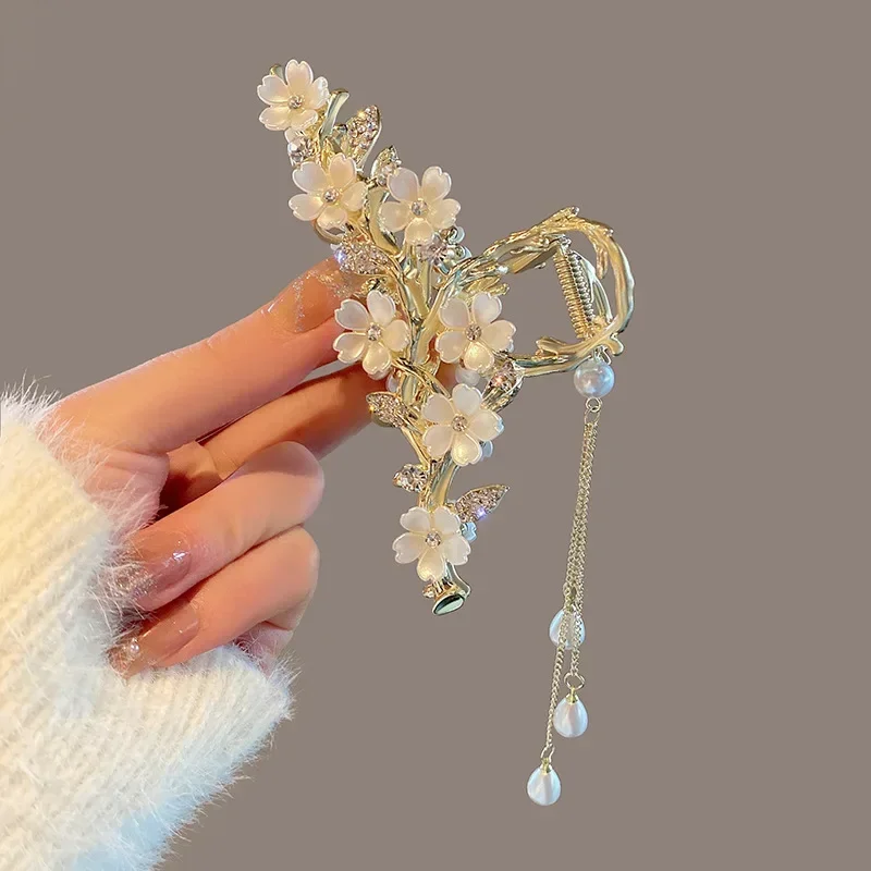Women\'s Pearl Tassel Shark Clip Head Decoration Claw Clip New Korean Metal Flower Style Girl Back Spoon Hair Accessory