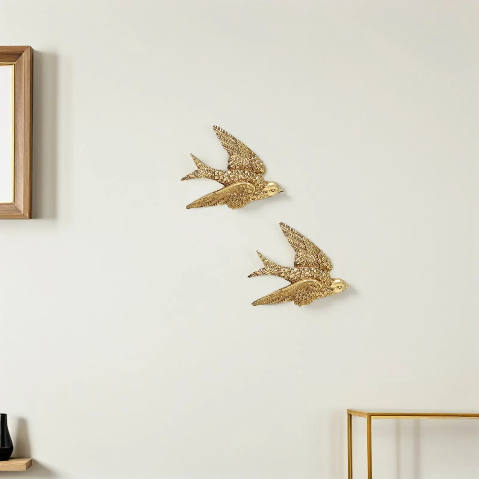2Pcs Resin Swallow Wall Ornament Swallow Shaped Pendant Delicate Craft Lightweight Wall Art Decors for Living Room Bedroom