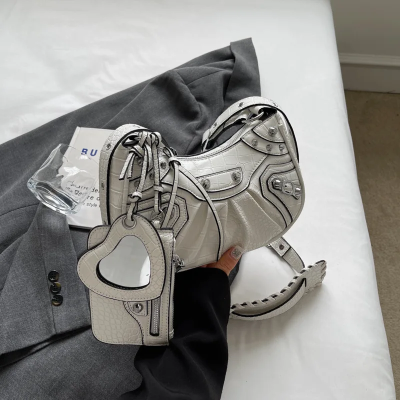 حقيبة ظهر للأطفال مكونة من ثلاث قطع من جلد التمساح عالي الجودة بتصميم كلاسيكي متقاطع للدراجة النارية.