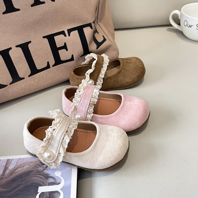 

Элегантные кожаные туфли для девочек, милые кружевные детские туфли MaryJanes с круглым носком, универсальные, новинка 2025, детские туфли на плоской подошве, милые туфли на липучке