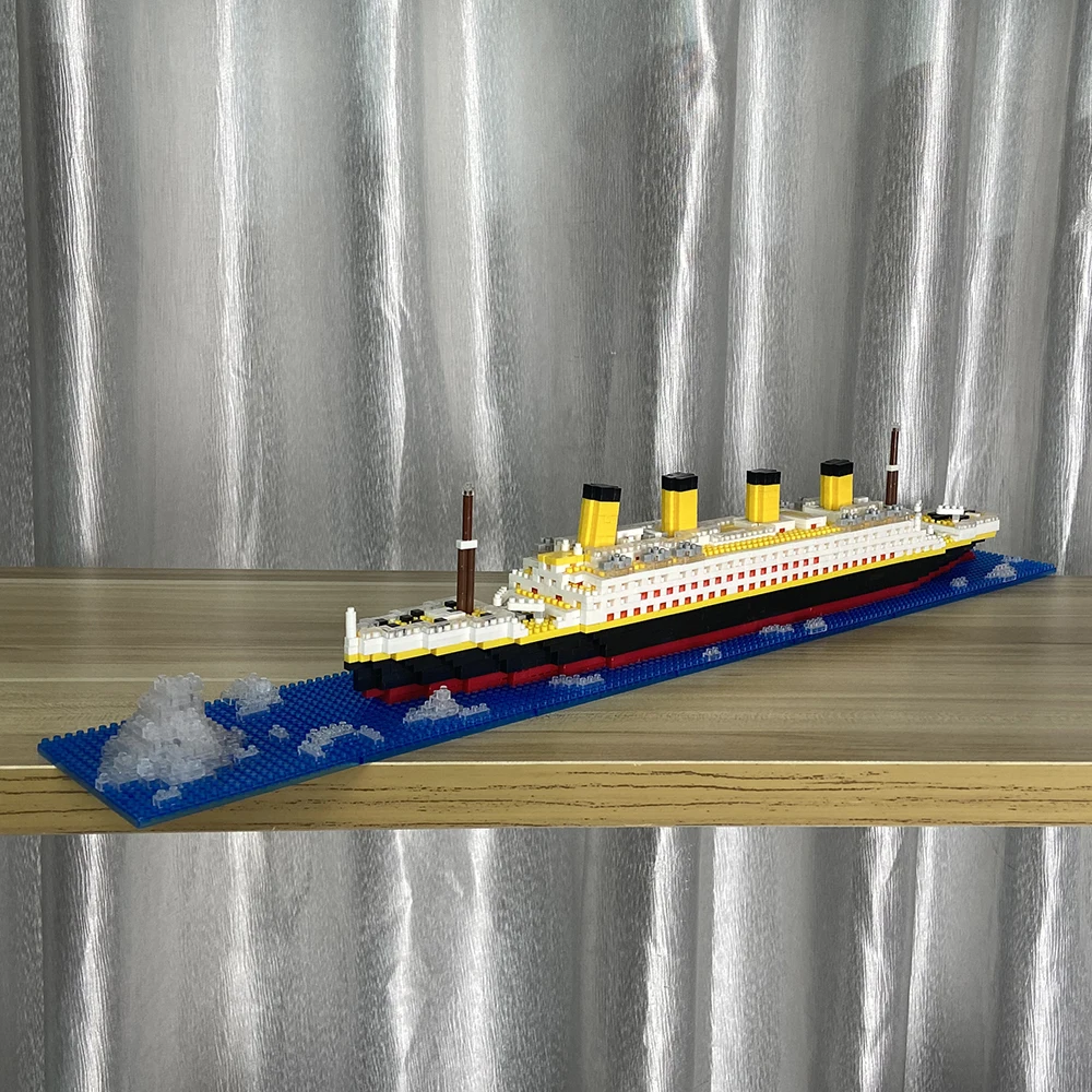 Titanic Ship Shaped Building Blocks Set: Educational DIY Toy, Historically Accurate Model, Perfect for Hobbyists & History Buffs