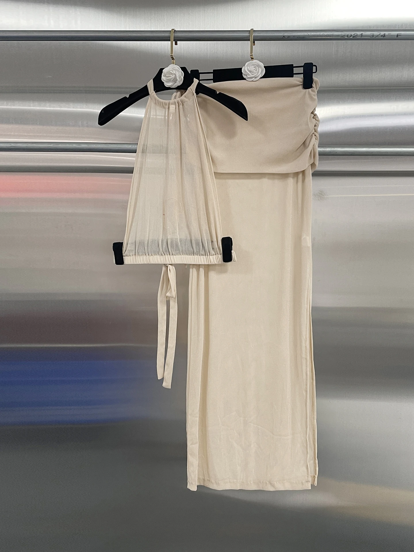 

Сексуальные прозрачные модные комплекты из двух предметов для женщин, топы с лямкой на шее, облегающие юбки с высокой талией, дизайнерская вечерние женская одежда