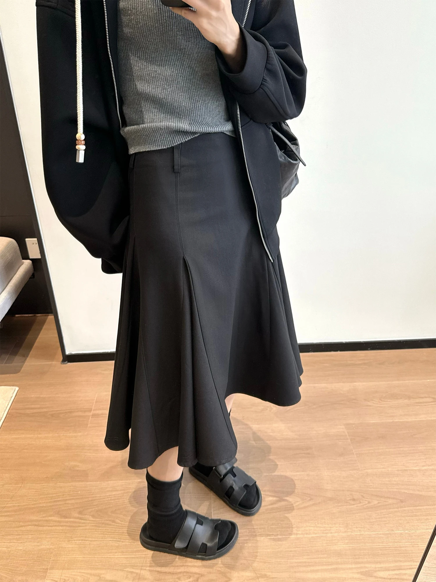 

Awencoat Spring 2026 Casual Mid-Length Asymmetrical Women's Skirt with Zipper Pleats A-Line Skirt Ele Casual Sle