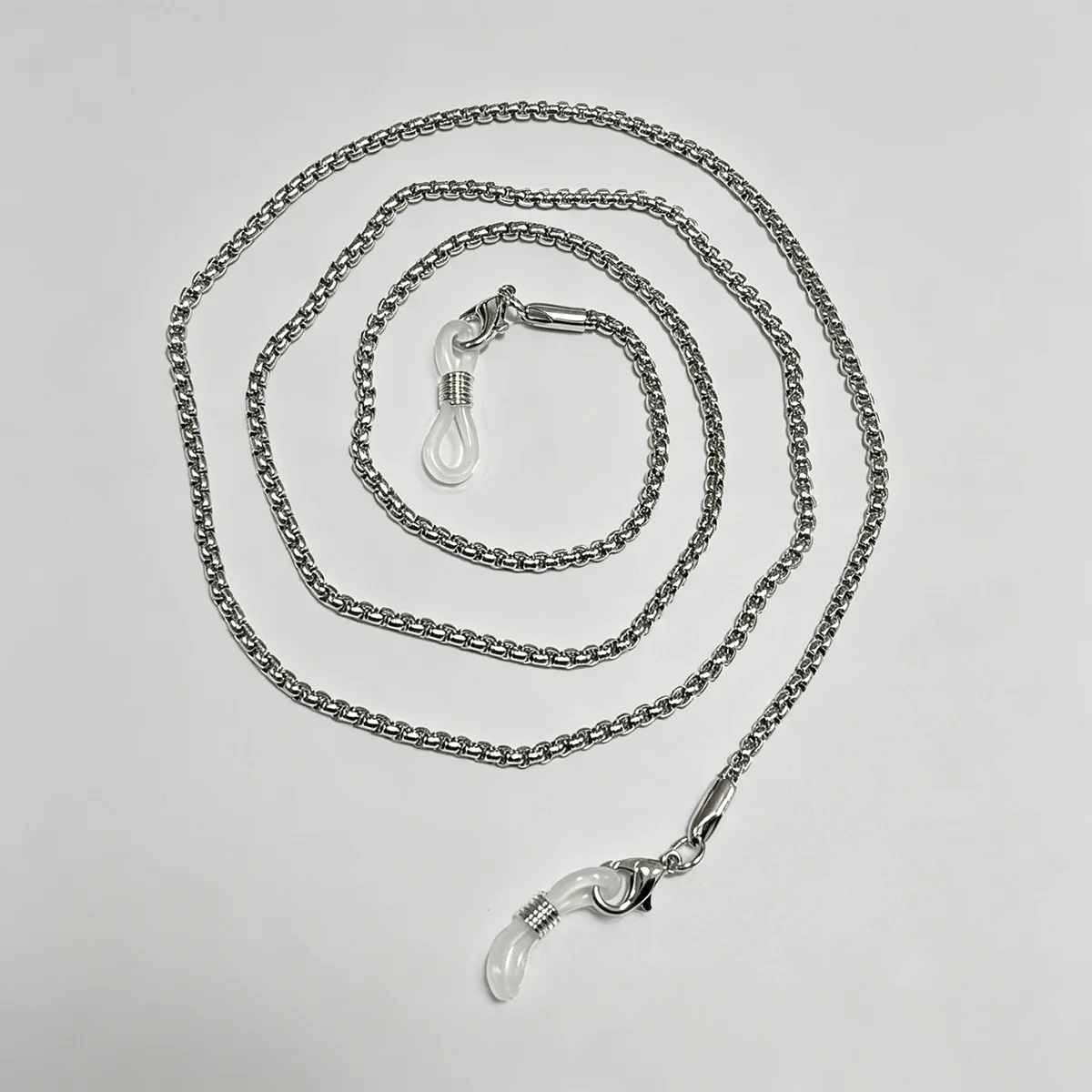 

Casual and minimalist metal eyeglass chain for both men and women
