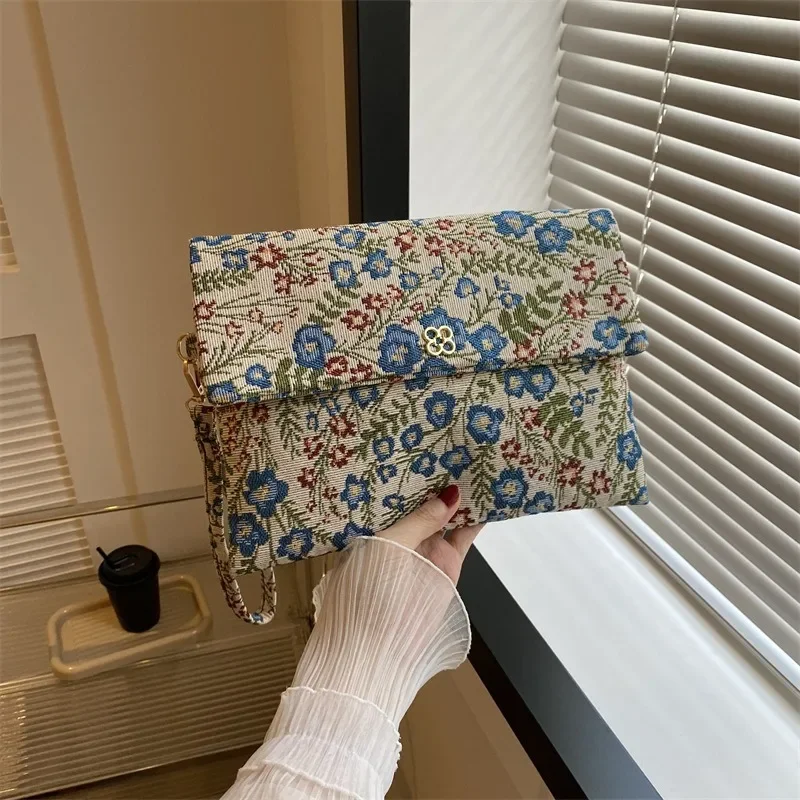 Ethnic Style Clutches Summer New Women Handle Wrist Bags Fragmented Flower Letter Envelope Ladies Clutch Bag Trend Wristlet Bags