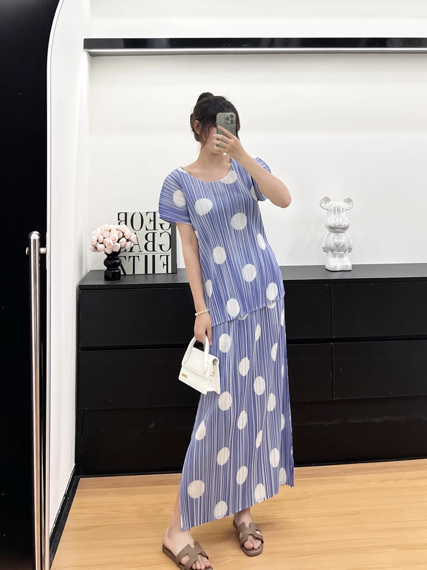 

Miyake плиссированный темпераментный комплект, платье, новинка лета 2025 года, топ с круглым вырезом + полуюбка в горошек, универсальный и удобный комплект из 2 предметов