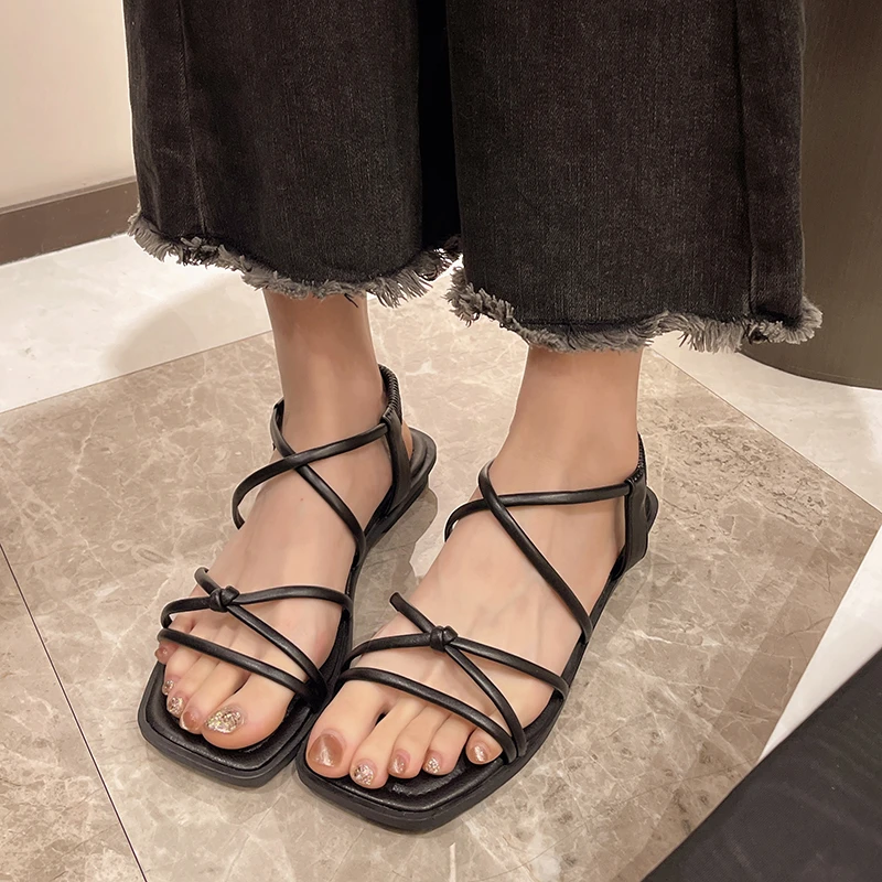 أحذية شاطئ صيفية جديدة ذات شريط رفيع على الطراز الخيالي للنساء متعددة الاستخدامات ونعل مسطح غير قابل للانزلاق ونعل متقاطع من كلمة واحدة شباشب رائعة بنعل ناعم #4