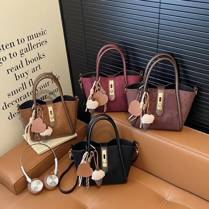 

Simple Classic Designer Diaper Bag For Women Crossbody Messenger Bag Luxury Leather Tote Large Capacity Fashionable Letter Logo