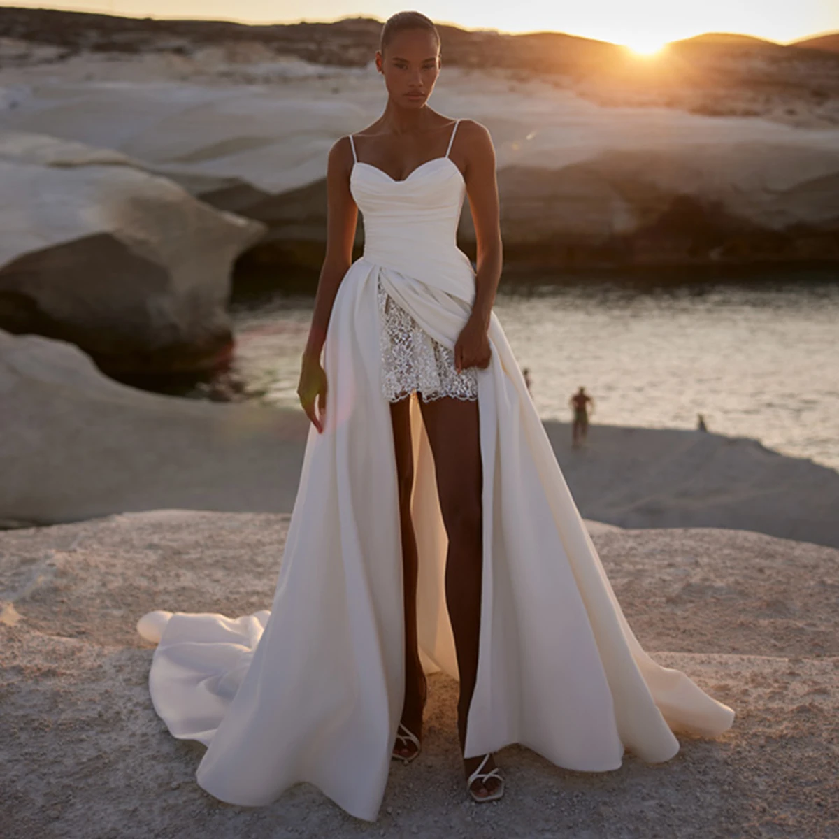 

Luxury Satin V Neck Spaghetti Strap Ball Gown Long Wedding Dress With Slit Lace Bridal Party Gown For Women vestido de novia