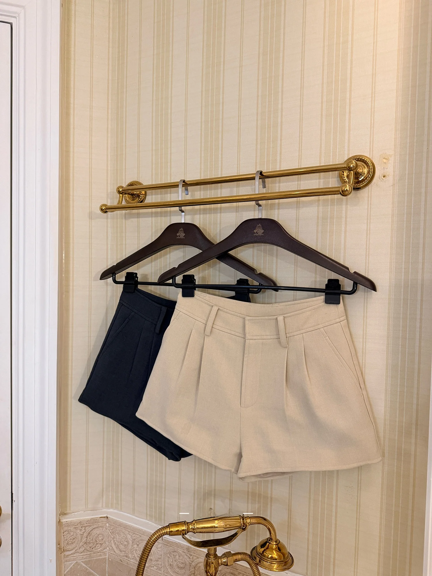 

Wuuus Grey Casual Women's Suit Pants Summer New Style High Waist Straight Leg Short Shorts for Outdoor Wear Fashion Archival