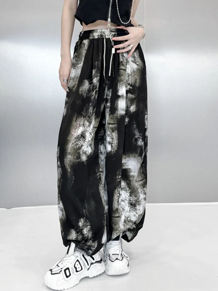 [EAM] High Elastic Waist Black Tie Dye Long Drawstring Wide Leg Pants New Trousers Women Fashion Tide Spring Autumn 2024 1DH6625