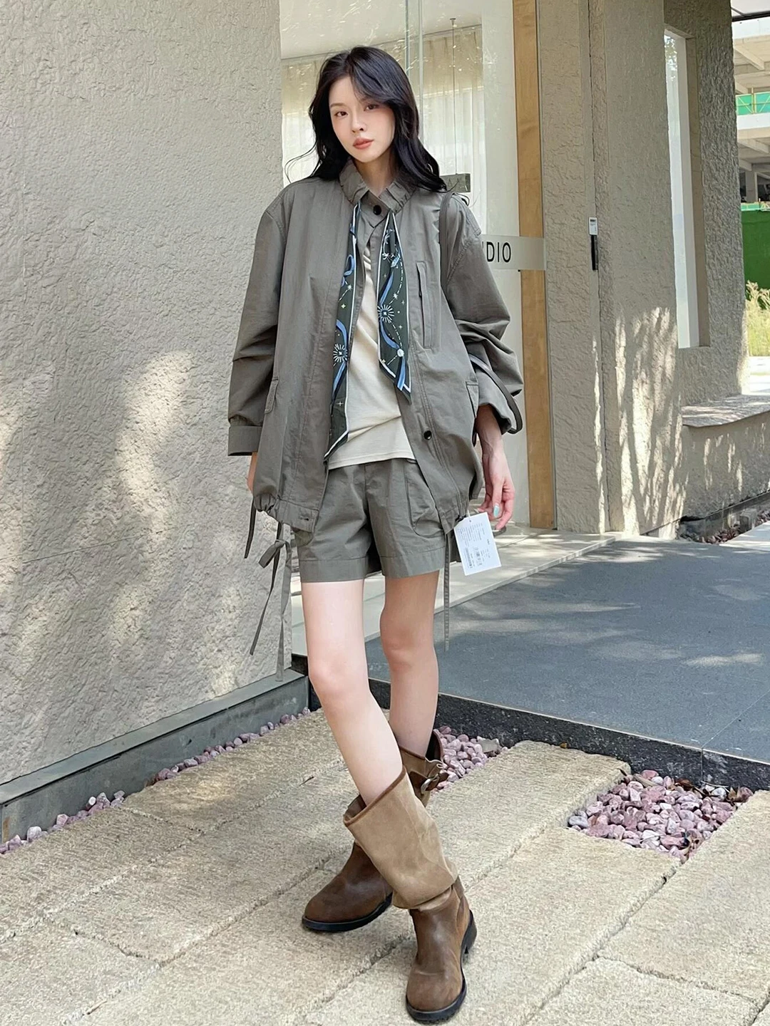Retro Stylish Loose Jacket Set Women's Early Autumn New Small Size Upper Short Pants Two-Piece Set Casual Loose Fit Style