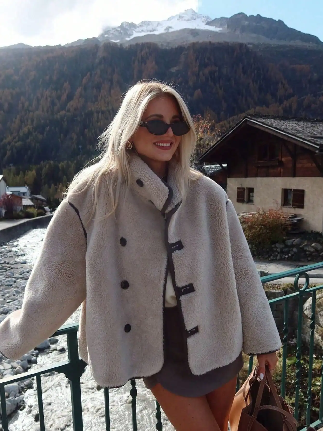 

Женская куртка из искусственного меха со воротником-стойкой и пуговицами спереди, уютная зимняя верхняя одежда для повседневной носки и поездок на работу