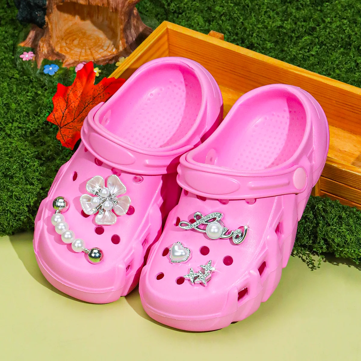Kinder-Clogs, Gartenschuhe für Kinder, leichte EVA-Slipper, rutschfeste Sandalen, atmungsaktive Slip-On-Schuhe für drinnen und draußen 2501