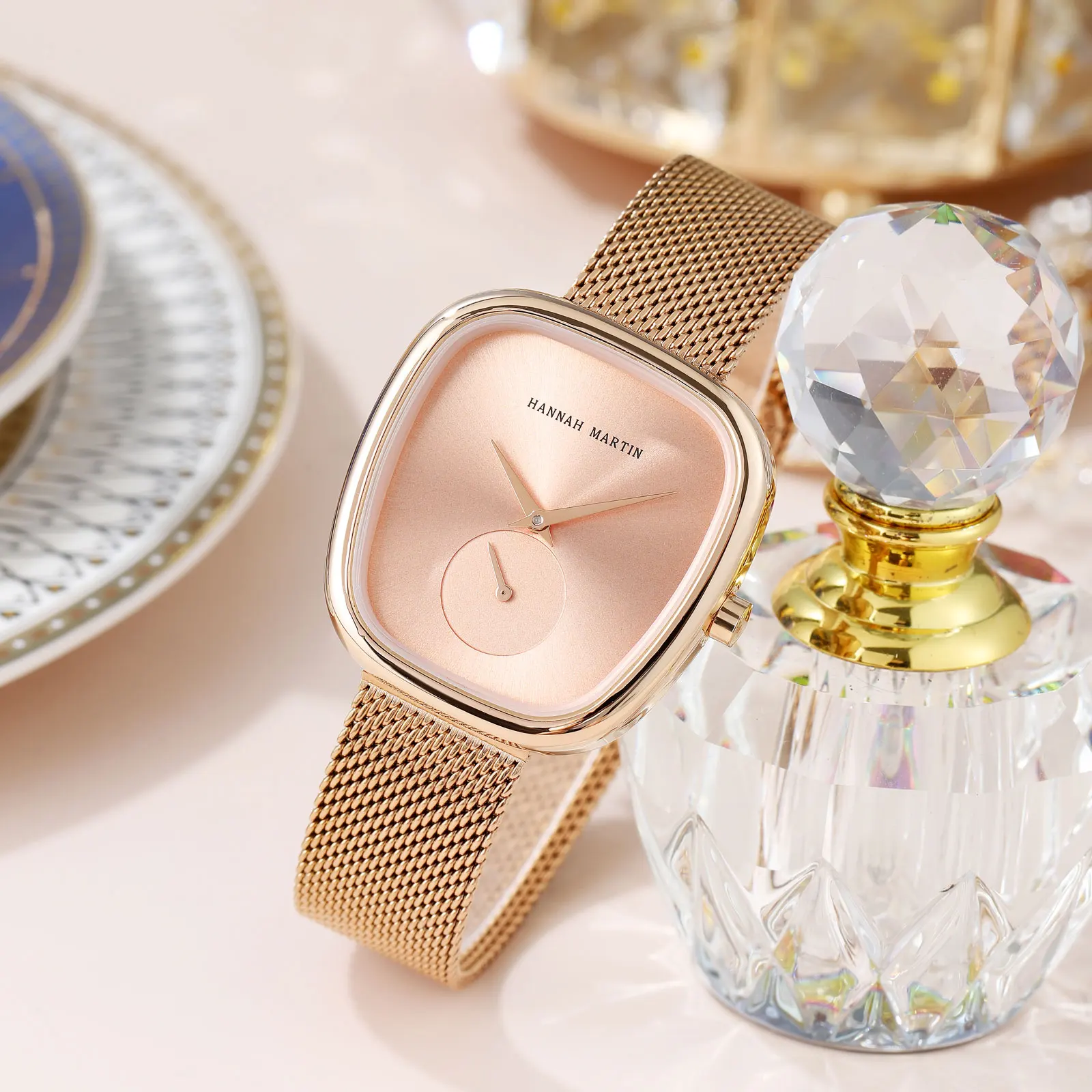 

HANNAH MARTIN Top Brand Quartz Watch Women's 34mm Wine Barrel Rose Gold Black Stopwatch Fashionable Minimalist Style Oval Women's Watches Japan Quartz Movement High Quality Ultra-thin hannah Martin Women Stainless Steel Mesh Waterproof Ladies Watch