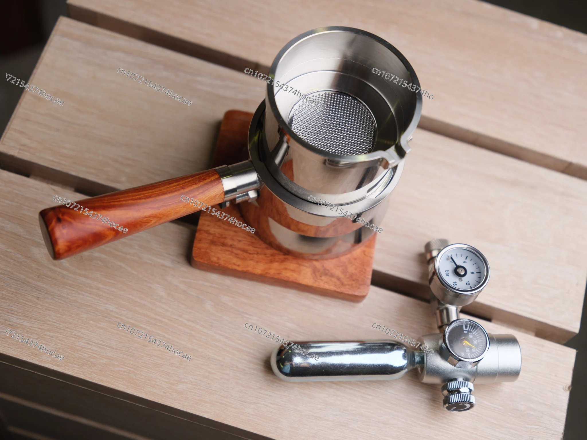 Pneumatic coffee machine, portable camping easy storage, concentrated extraction